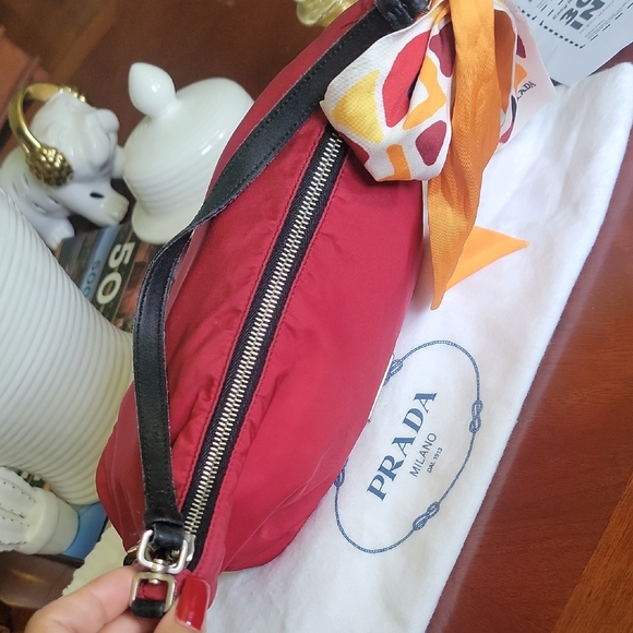 Prada Red and Orange Shoulder Bag with Vibrant Design - Picture 13 of 15